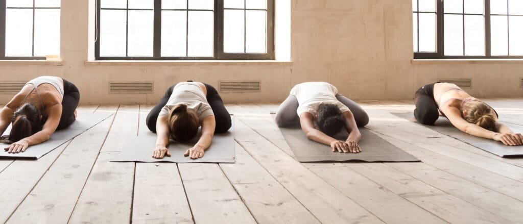 Mensen doen yoga bij Spirit of Yoga Apeldoorn